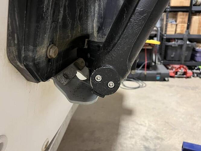Verado Hydraulic Cylinder Install 2.jpg