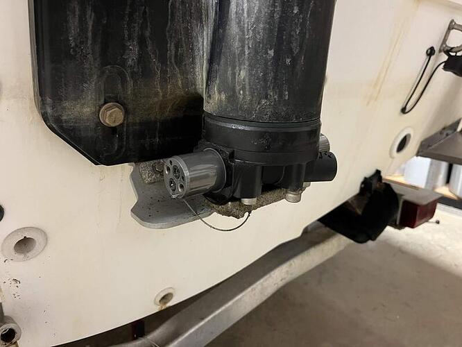 Verado Hydraulic Cylinder Install 1.jpg
